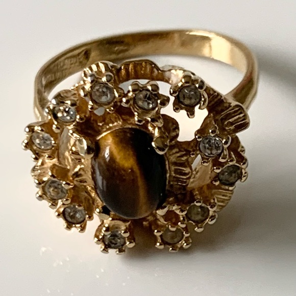 Gold plated vintage tigers eye stone with rhinestone. - Picture 2 of 6